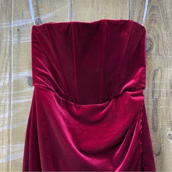 Lulus Red Wine Velvet Strapless Corset Tulip Dress 🌿 - Picture 6 of 8